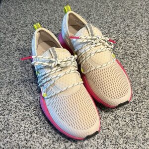 Sorel Sneakers NWOT 🤍